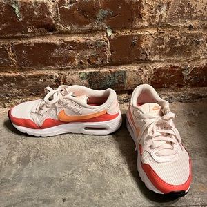 Nike Air Max Women’s 7.5